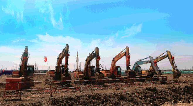 首吊成功!盛虹炼化一体化项目大件设备吊装拉开序幕 首吊成功!盛虹炼化一体化项目大件设备吊装拉开序幕