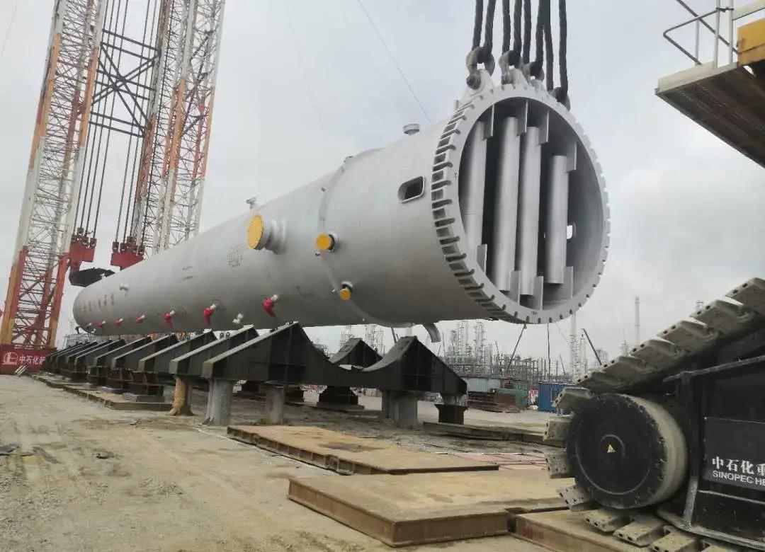 历时十多个小时!舟山绿色石化基地这台“超级设备”成功吊装就位 历时十多个小时!舟山绿色石化基地这台“超级设备”成功吊装就位