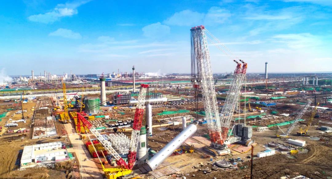 “开新局 育新机”盛虹炼化进行时丨国内最大常压塔吊装成功 盛虹炼化核心设备安装正式启动 “开新局 育新机”盛虹炼化进行时丨国内最大常压塔吊装成功 盛虹炼化核心设备安装正式启动