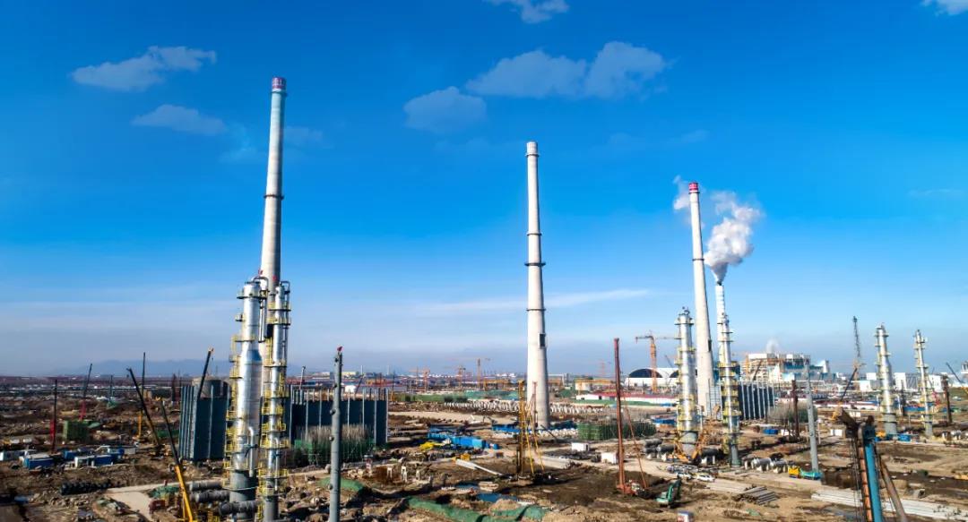 “开新局 育新机”盛虹炼化进行时丨国内最大常压塔吊装成功 盛虹炼化核心设备安装正式启动 “开新局 育新机”盛虹炼化进行时丨国内最大常压塔吊装成功 盛虹炼化核心设备安装正式启动