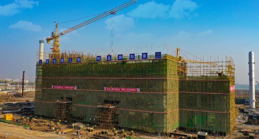 “开新局 育新机”盛虹炼化进行时丨国内最大常压塔吊装成功 盛虹炼化核心设备安装正式启动 “开新局 育新机”盛虹炼化进行时丨国内最大常压塔吊装成功 盛虹炼化核心设备安装正式启动
