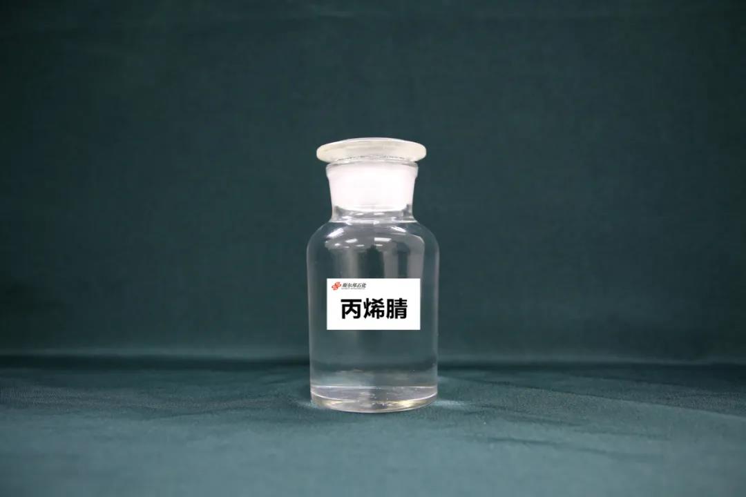 大国重器!江苏最高丙烯丙烷分离塔成功吊装 大国重器!江苏最高丙烯丙烷分离塔成功吊装