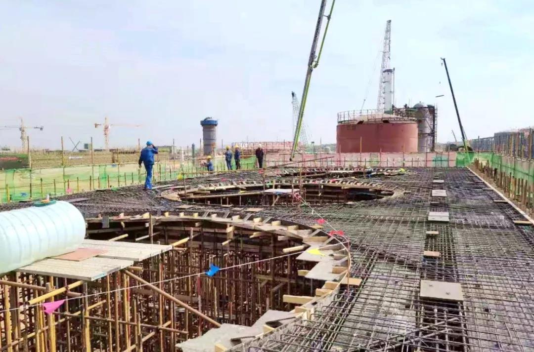 赞!50万吨/年煤基乙醇项目两个工程提前封顶 赞!50万吨/年煤基乙醇项目两个工程提前封顶