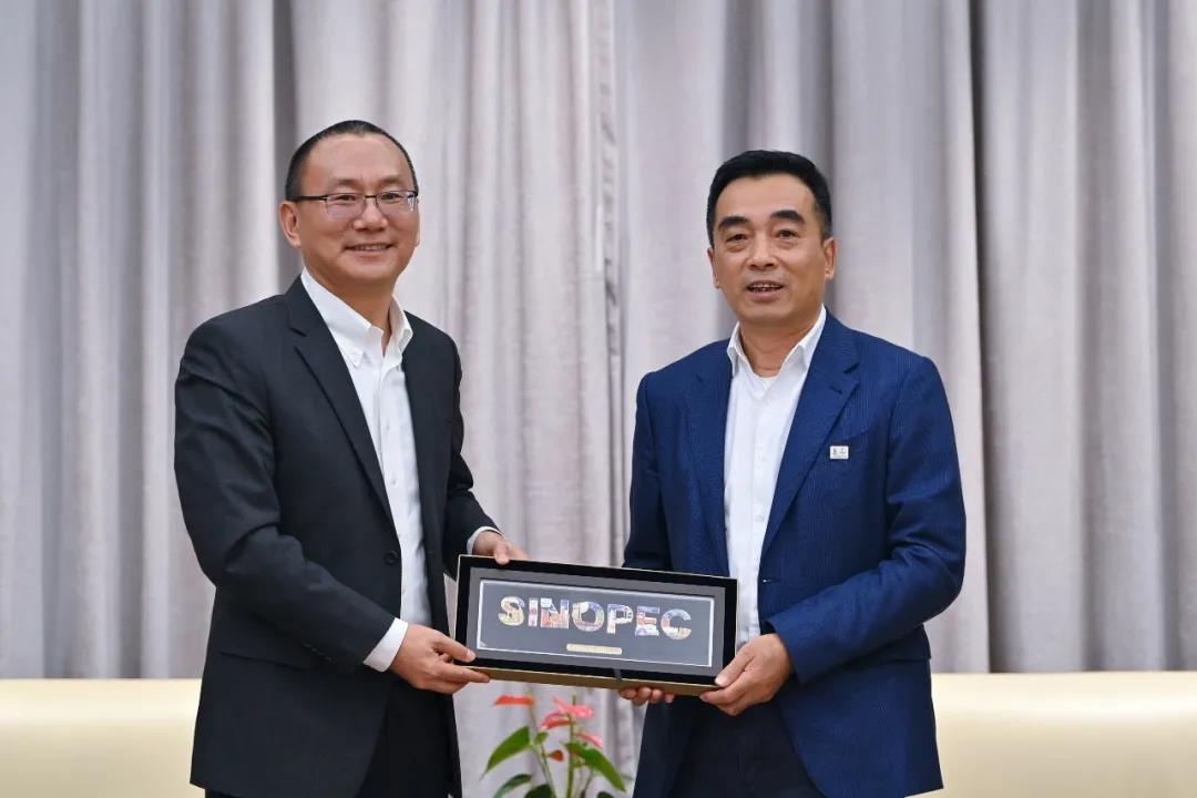 中石化与京东集团达成战略合作! 中石化与京东集团达成战略合作!