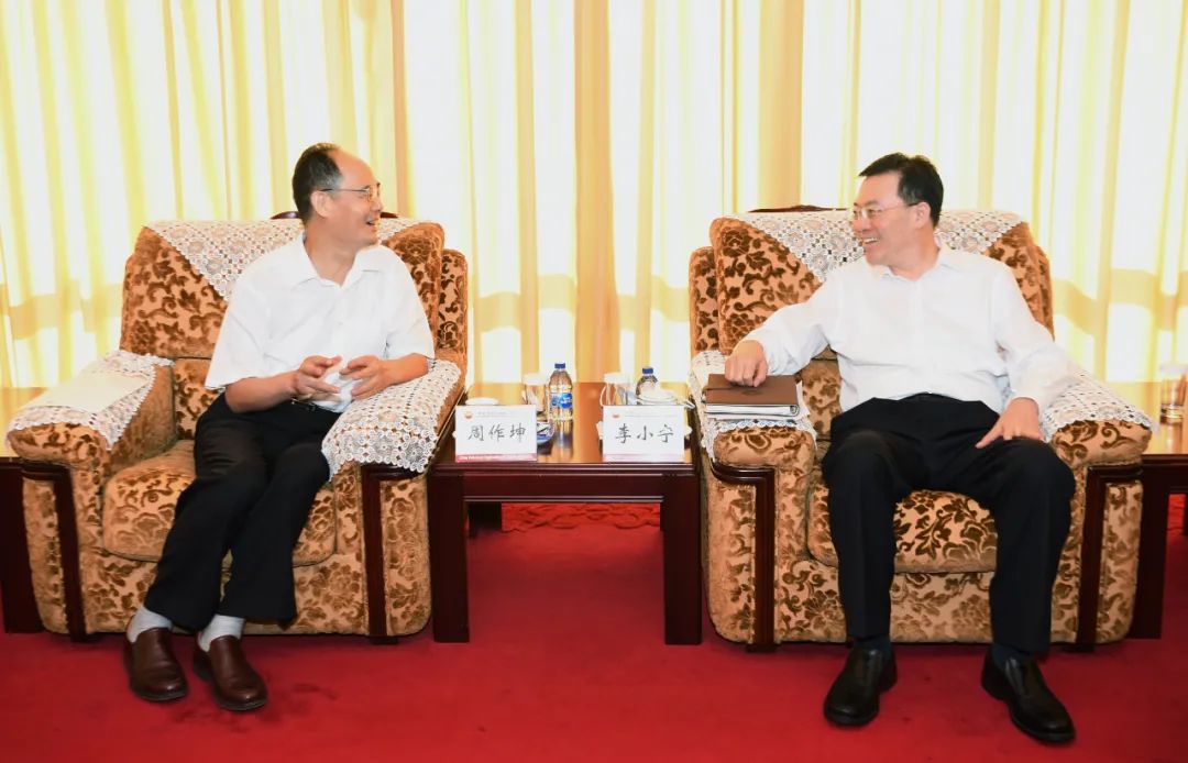 中油工程建设董事李小宁会见中国石油尼日尔公司总经理周作坤 中油工程建设董事李小宁会见中国石油尼日尔公司总经理周作坤