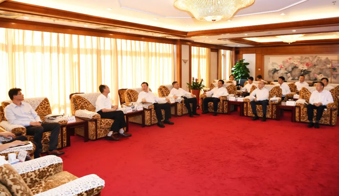 中油工程建设董事李小宁会见中国石油尼日尔公司总经理周作坤 中油工程建设董事李小宁会见中国石油尼日尔公司总经理周作坤