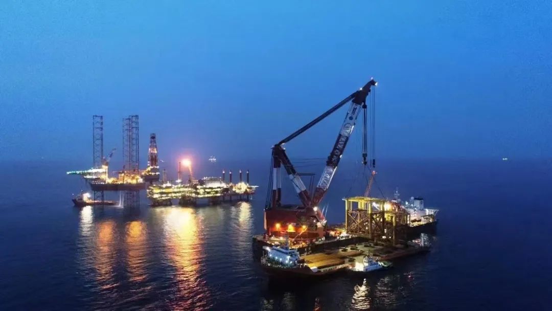 我国最大规模海上岸电应用项目三座导管架海上安装圆满完成 我国最大规模海上岸电应用项目三座导管架海上安装圆满完成