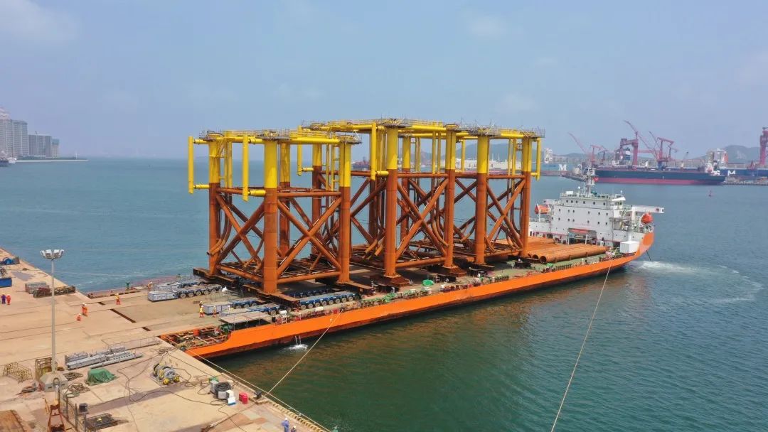 我国最大规模海上岸电应用项目三座导管架海上安装圆满完成 我国最大规模海上岸电应用项目三座导管架海上安装圆满完成