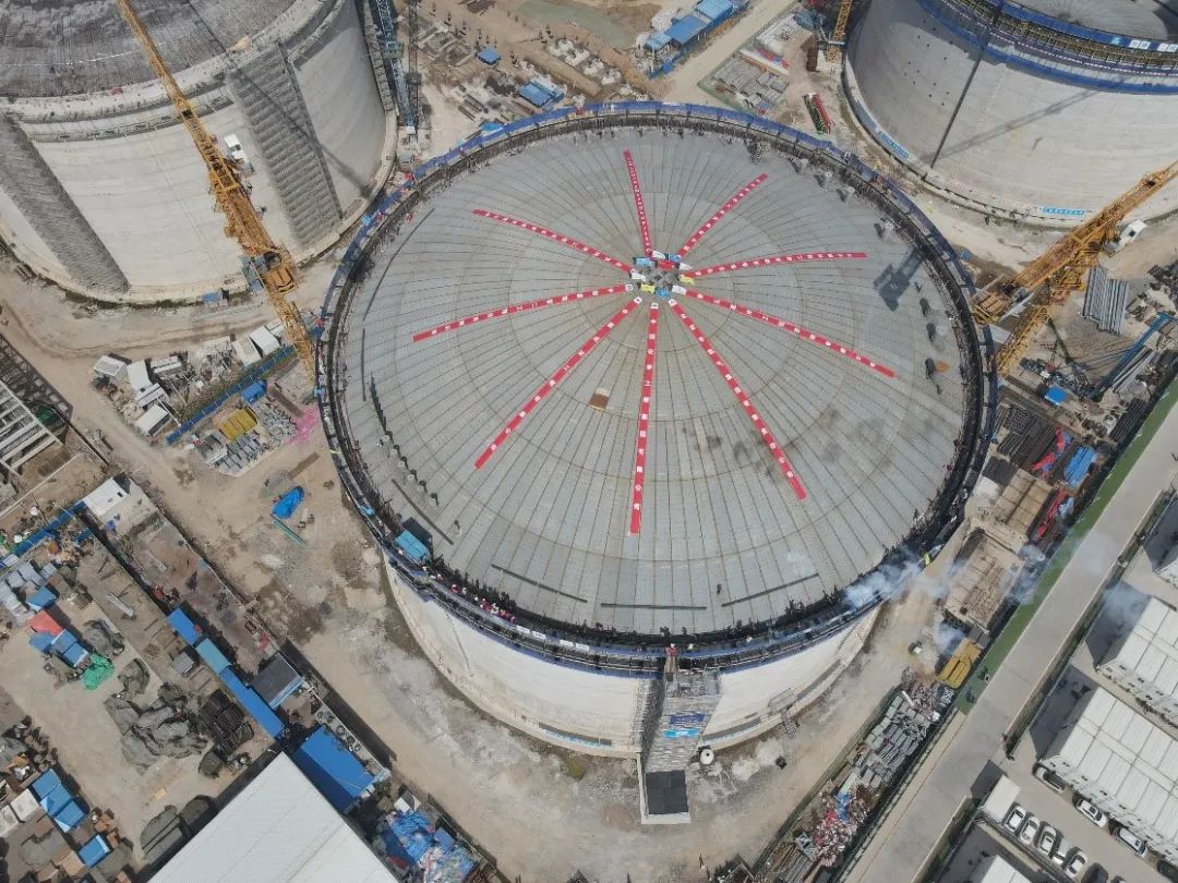 国内陆上最大LNG薄膜罐项目 成达公司EPC总承包的北燃天津LNG项目储罐三阶段工程首罐气顶升顺利完成 国内陆上最大LNG薄膜罐项目 成达公司EPC总承包的北燃天津LNG项目储罐三阶段工程首罐气顶升顺利完成