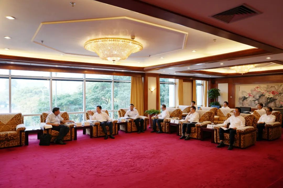 李小宁会见中国石油阿布扎比公司总经理姜明军 李小宁会见中国石油阿布扎比公司总经理姜明军