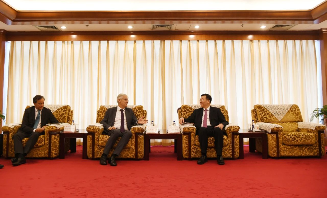 Ӣطʯ͹̹˾߼ܲñޡŬһе˾ʽ